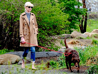 Anne Hathaway & Her New 'Do Weather a Brooklyn Storm | Anne Hathaway