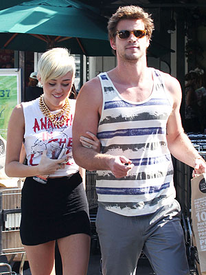 Miley Cyrus, Liam Hemsworth Breakup; She Hopes They Get Back Together