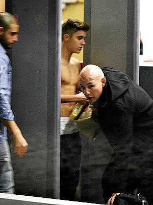 Justin Bieber Goes Shirtless Through Airport Security in Poland
