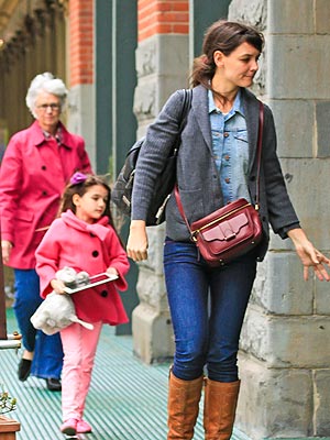 Katie Holmes, Suri Cruise Get Manicures and Pedicures