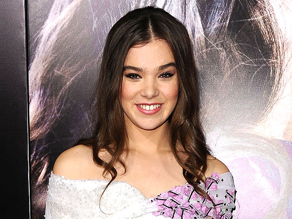 Hailee Steinfeld Dishes on Her Relationship with 'Big Sister' Taylor Swift