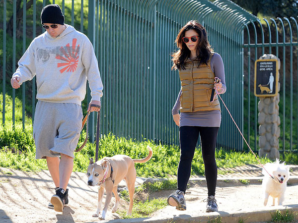 Channing & Jenna Dewan-Tatum Take Pregnant Pause for Dog Walk