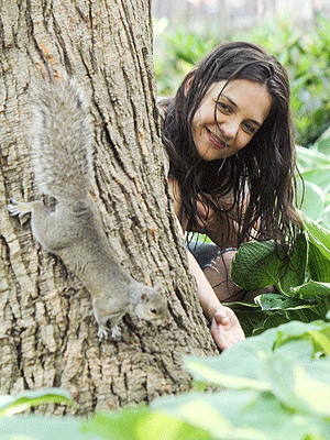 Katie Holmes with Squirrel On Set in New York: Photo