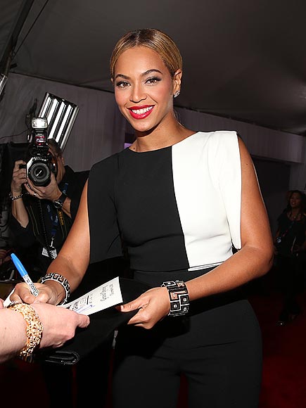 LOL! Grammy Stars Have Fun on the Red Carpet