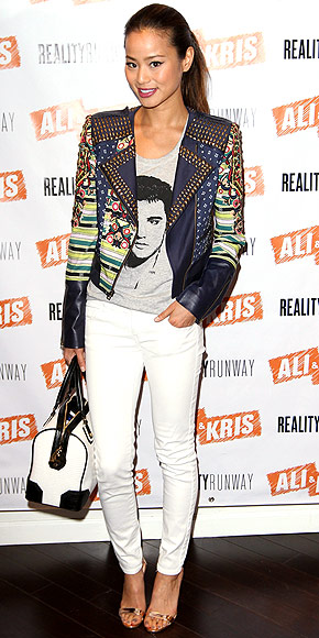 Love Her Outfit!