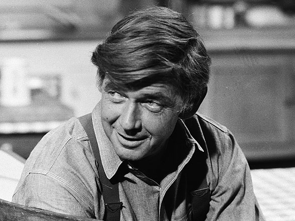 Ralph Waite, Patriarch of The Waltons, Dies at 85