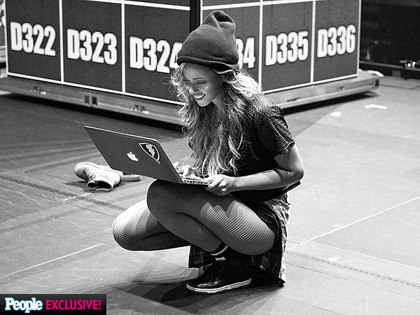 Beyonce and Jay Z's On the Run Tour: Behind-the-Scenes Photo