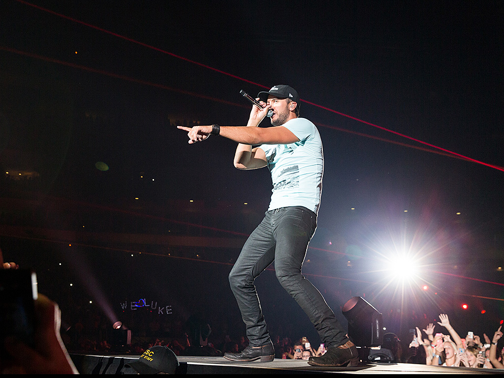 Luke Bryan Philadelphia Stadium Show: PEOPLE Road Trips to See It
