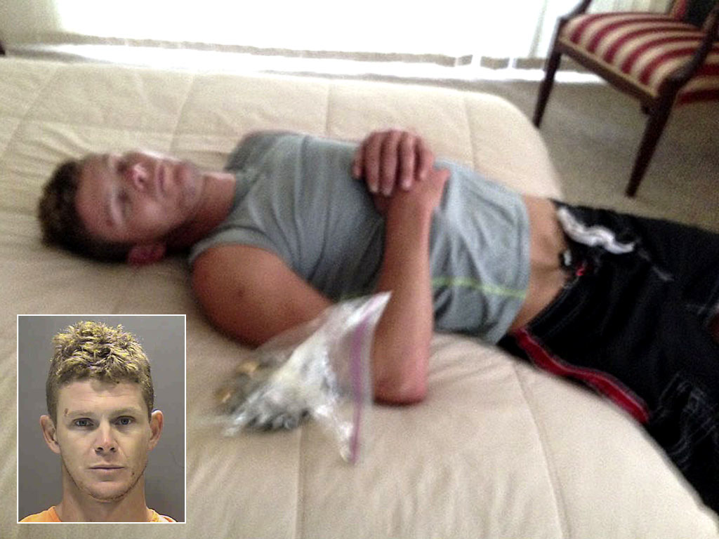 Alleged Burglar Falls Asleep During Robbery, Florida Cops Take Photo