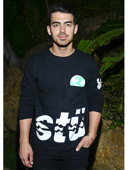 Joe Jonas Performs with Blue Man Group on I Can Do That!