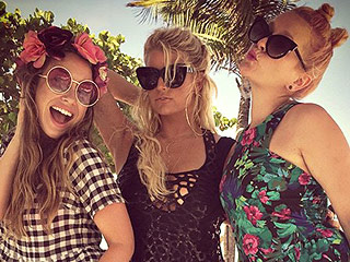 Jessica Simpson Flaunts Her Incredibly Toned Legs in a Sexy Swimsuit