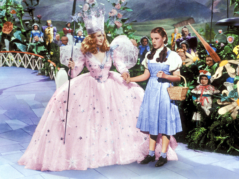 Iconic Dress Judy Garland Wore As Dorothy In The Wizard Of Oz Sells For 156 Million At Auction 4988