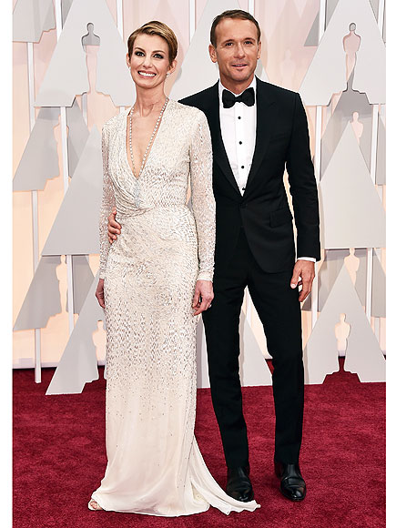 Faith Hill's Neck Scar: Singer Had Neck Surgery to Correct Damage from an Injury