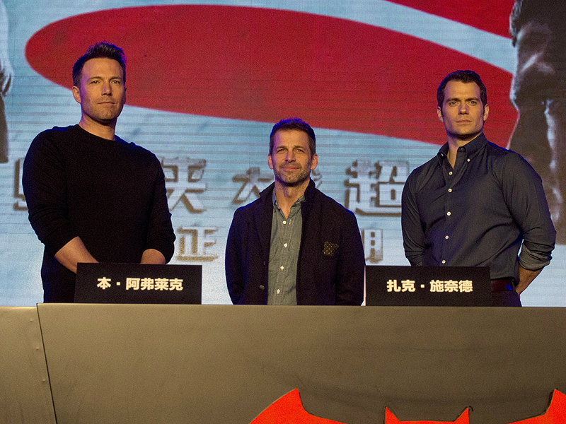 Batman v Superman: Ben Affleck and Henry Cavill Arrive in China to Promote Film