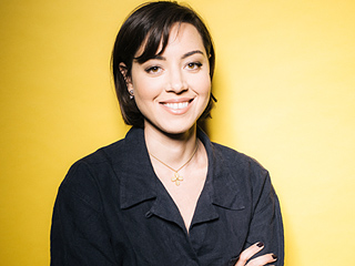 Aubrey Plaza on Her Sexuality: 'I Fall in Love With Girls and Guys, I Can't Help It'