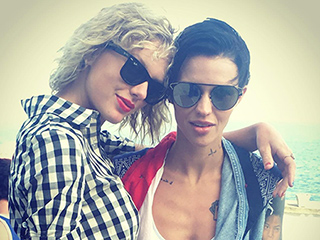 Taylor Swift's Curls Are the Real MVP of Her 4th of July Party: A Closer Look at Her Air-Dried Texture