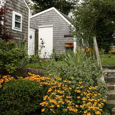 casual country garden