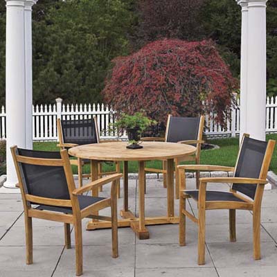 teak patio furniture with bras and steel fittings and PVC-coated mesh seats