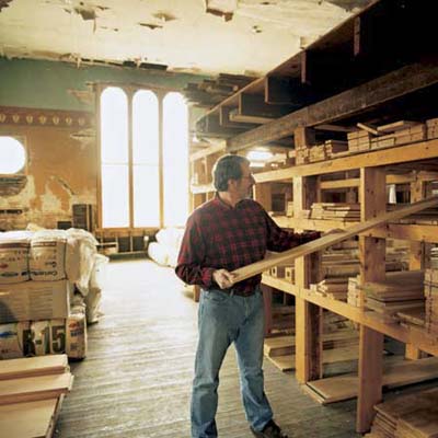 Norm Abram picks the lumber in the lumberyard