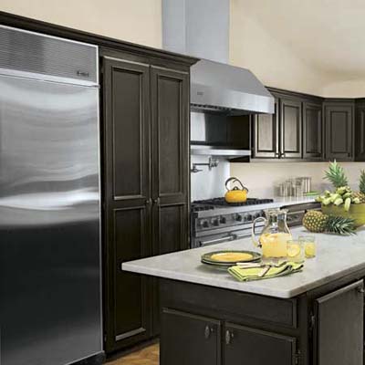 bron cabinets and cookrange in the kitchen