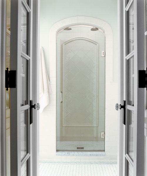arches in shower doorway mimic bathtub's curves