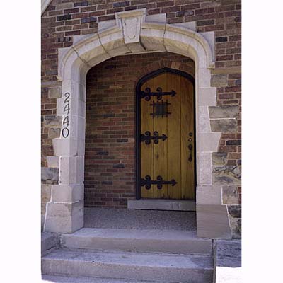quoins framed doorway
