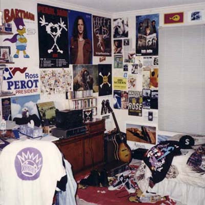 messy teenage room