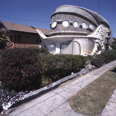 tardigrade-shaped house in Berkeley, CA