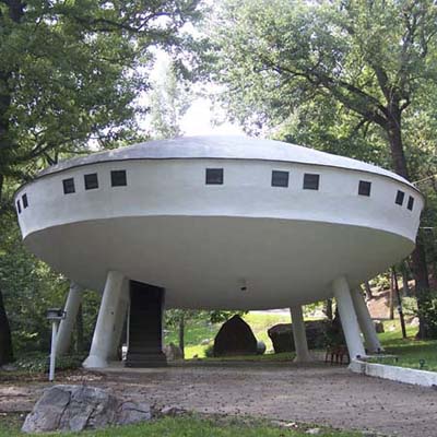 a UFO-shaped house in Chattanooga, TN