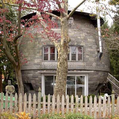 a cookie jar-shaped house in Gledora, NJ