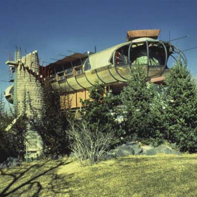 a hovercraft-shaped house in Albuquerque, New Mexico