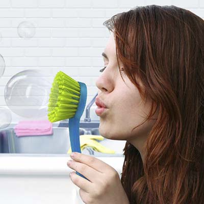 a combination dish scrubber and bubble blower