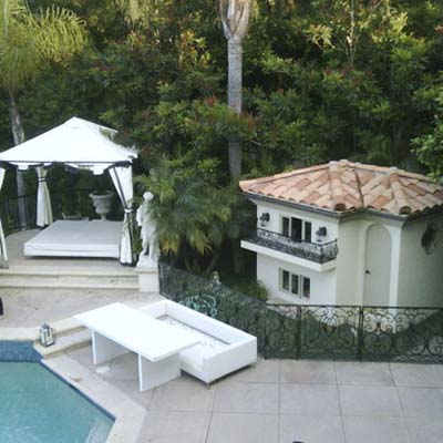 Paris Hilton's doghouse