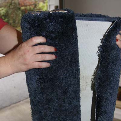piece of carpet scrap used to build a cat scratching post