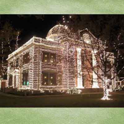 holiday decorated houses and holiday lights