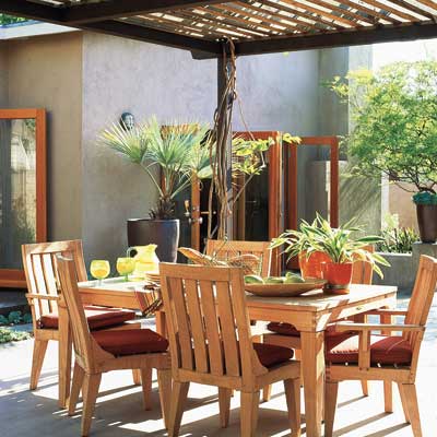 outdoor dining set on backyard patio