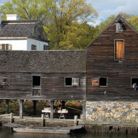 haunted philipsburg manor in new york