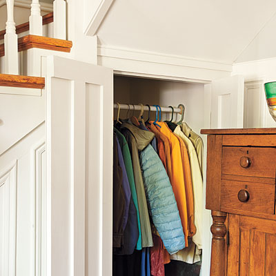 Folk victorian foyer closet