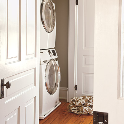 Folk victorian laundry room