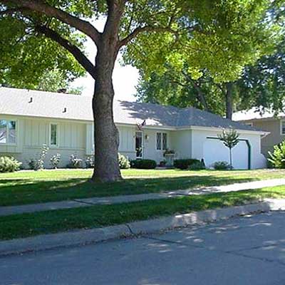 Reader's home exterior before remodel