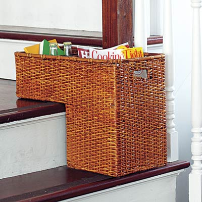 a basket that fits on two tiers of stairs
