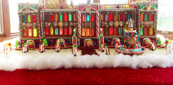 gingerbread house replica of Buckingham Palace
