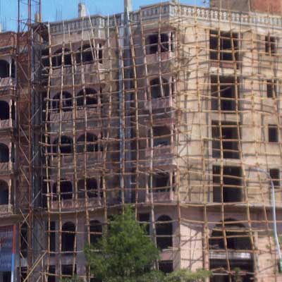 high-rise scaffolding in New Delhi made of bamboo and rope from home inspection nightmares gallery twenty-seven
