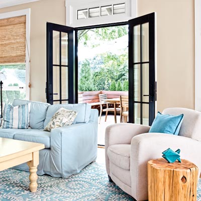 bungalow living room with French doors to the deck