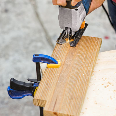 Mark Powers notches the end floorboards of the planter