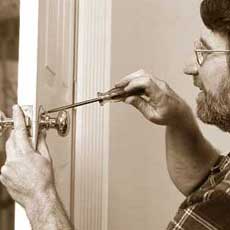 installing a lockset tout