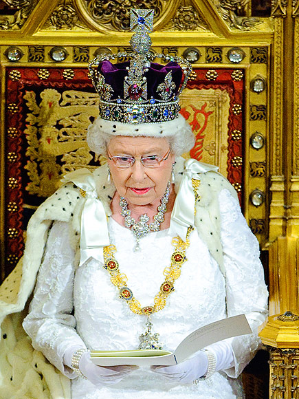 Queen Elizabeth Practices Wearing Imperial State Crown Before Ceremony ...