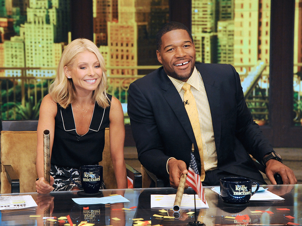 Kelly Ripa to Return to Live! With Kelly and Michael : People.com