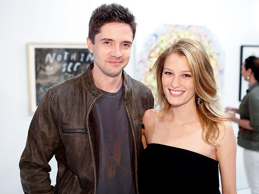 Topher Grace Marries Ashley Hinshaw